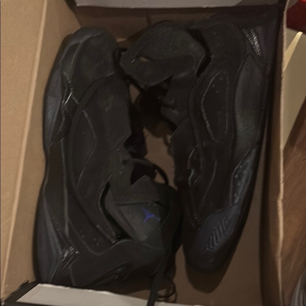 Kids Jordan’s true flight purple and black size 7y